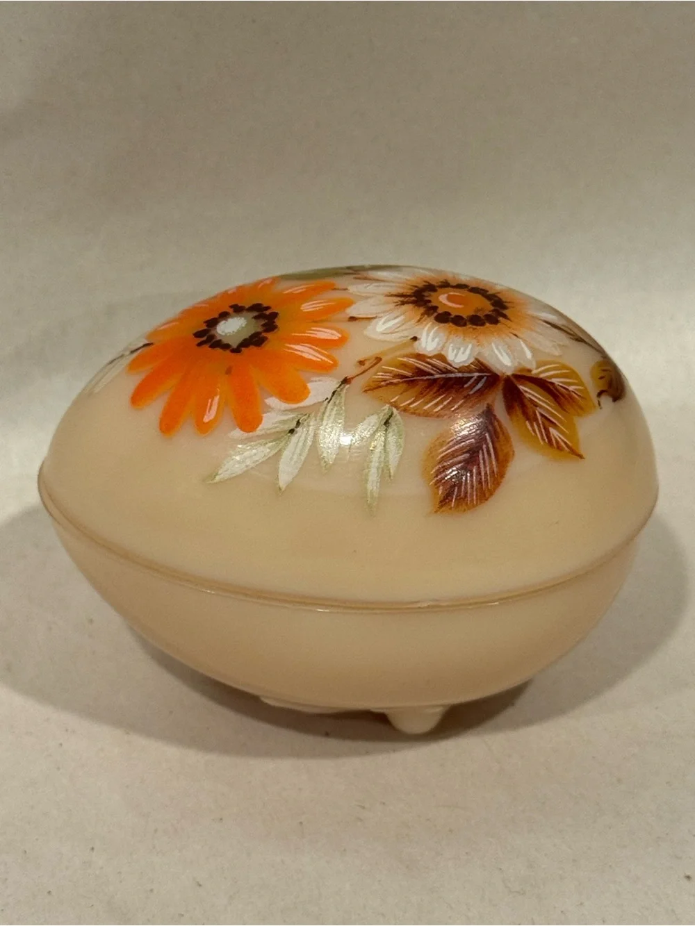 Vintage WESTMORELAND Handpainted Daisy Milk Glass Footed Peach Egg Trinket Box